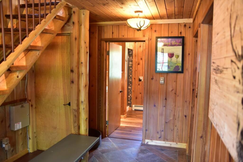 Quiet And Comfy 3Bed/2Bath - Chalet With Hot Tub. Cedar Экстерьер фото