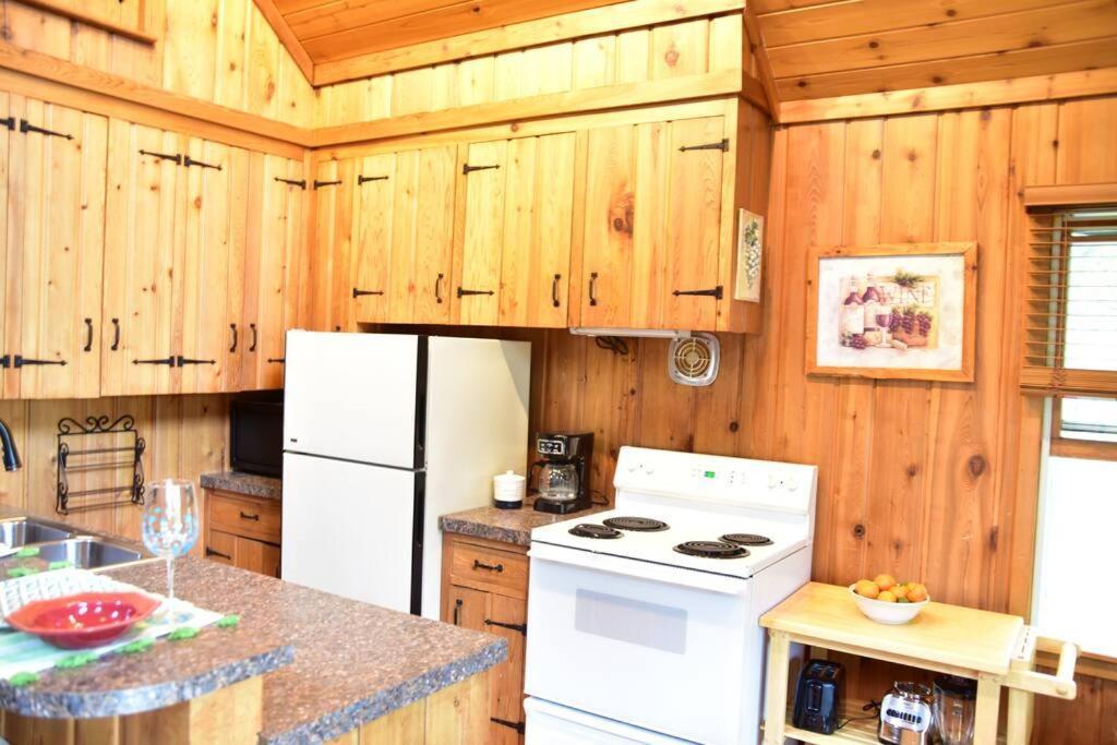 Quiet And Comfy 3Bed/2Bath - Chalet With Hot Tub. Cedar Экстерьер фото