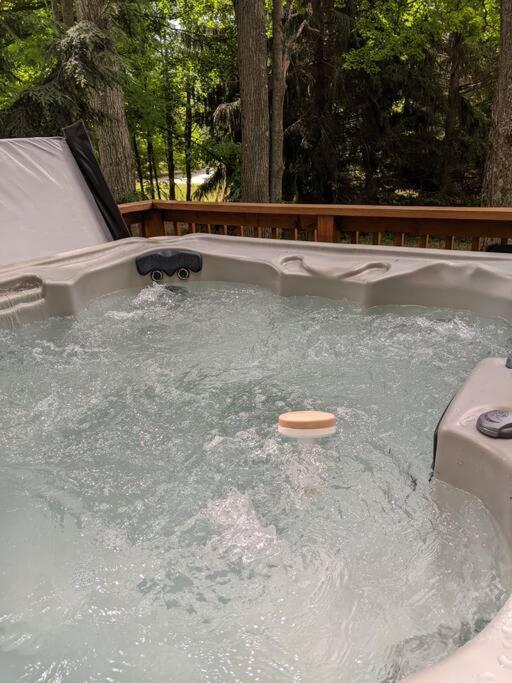 Quiet And Comfy 3Bed/2Bath - Chalet With Hot Tub. Cedar Экстерьер фото