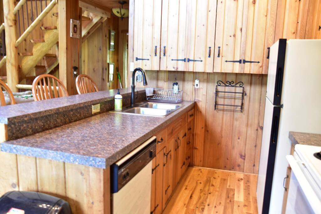 Quiet And Comfy 3Bed/2Bath - Chalet With Hot Tub. Cedar Экстерьер фото