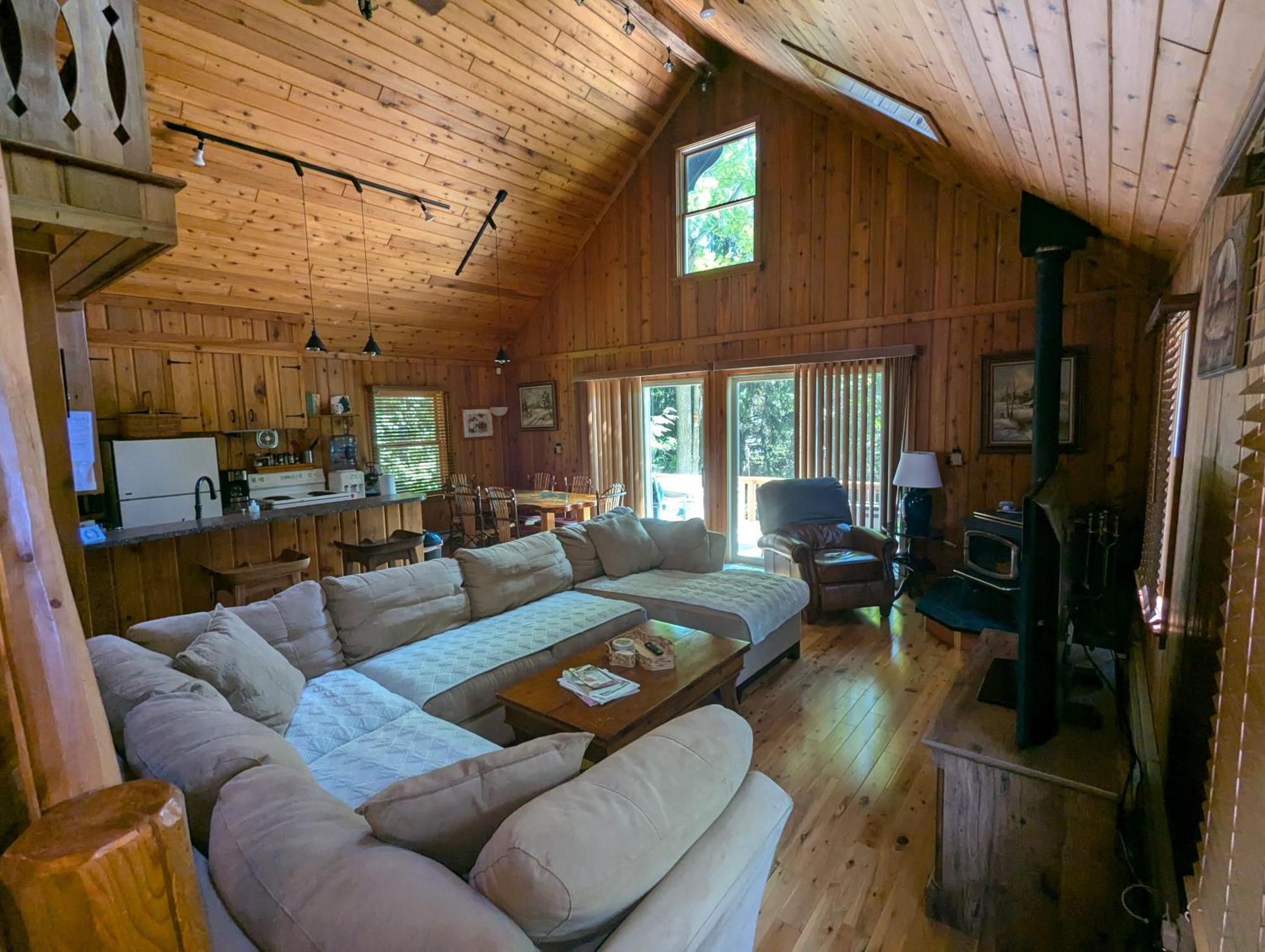 Quiet And Comfy 3Bed/2Bath - Chalet With Hot Tub. Cedar Экстерьер фото